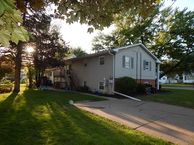931-933 Grant Street, Bettendorf, IA 52722