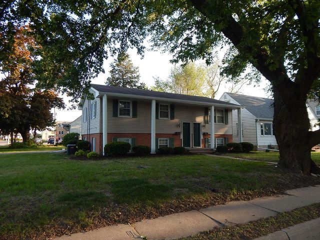 931-933 Grant Street, Bettendorf, IA 52722