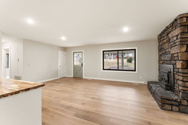 76 Overton Drive, Bella Vista, AR 72714