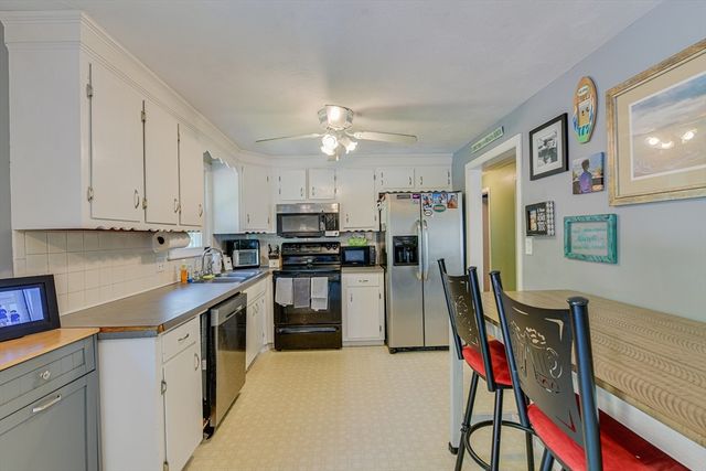 11 Topliff St, Billerica, MA 01821