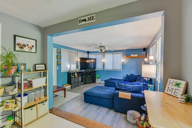 11 Topliff St, Billerica, MA 01821