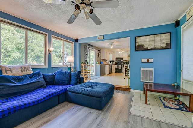11 Topliff St, Billerica, MA 01821