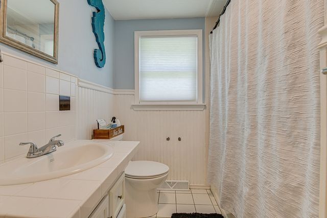 11 Topliff St, Billerica, MA 01821