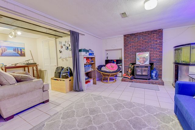 11 Topliff St, Billerica, MA 01821