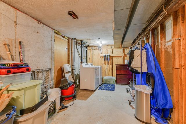 11 Topliff St, Billerica, MA 01821