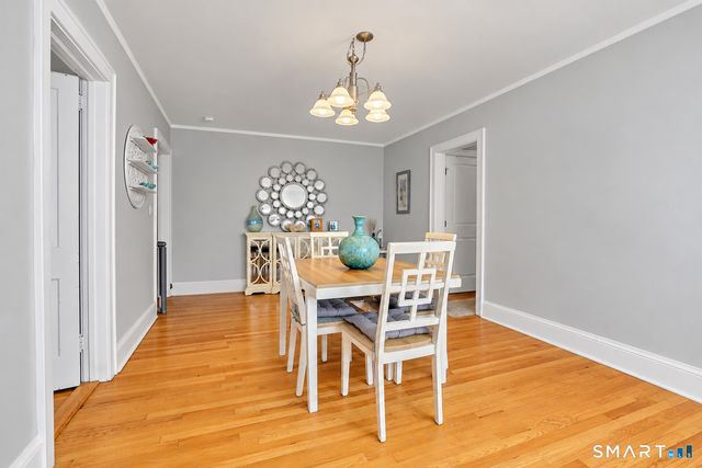 18 Robin Road 1, West Hartford, CT 06119