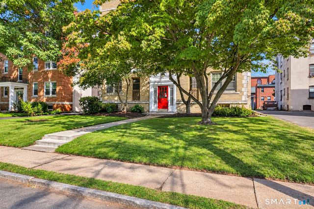 18 Robin Road 1, West Hartford, CT 06119