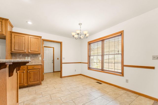 3322 S Saratoga Avenue, Springfield, MO 65804