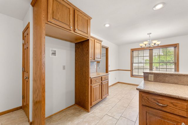 3322 S Saratoga Avenue, Springfield, MO 65804