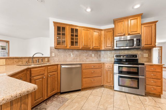 3322 S Saratoga Avenue, Springfield, MO 65804