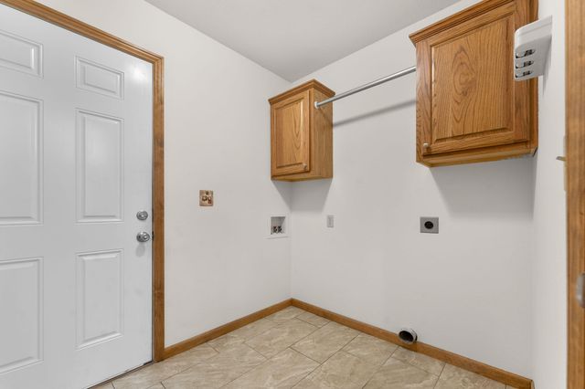3322 S Saratoga Avenue, Springfield, MO 65804