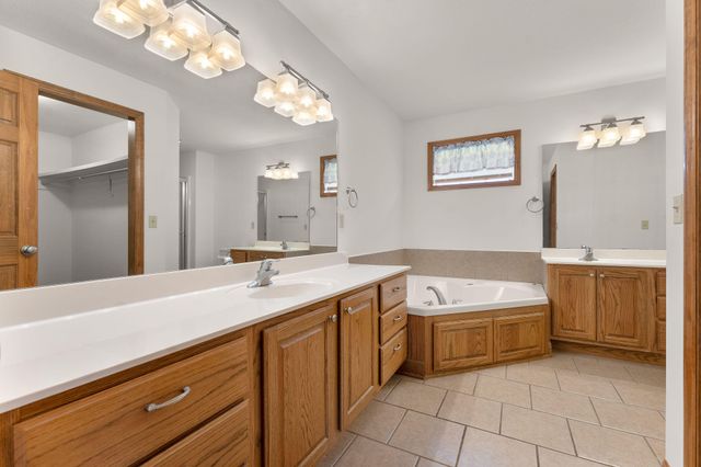 3322 S Saratoga Avenue, Springfield, MO 65804