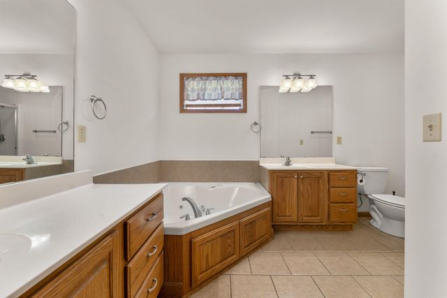 3322 S Saratoga Avenue, Springfield, MO 65804