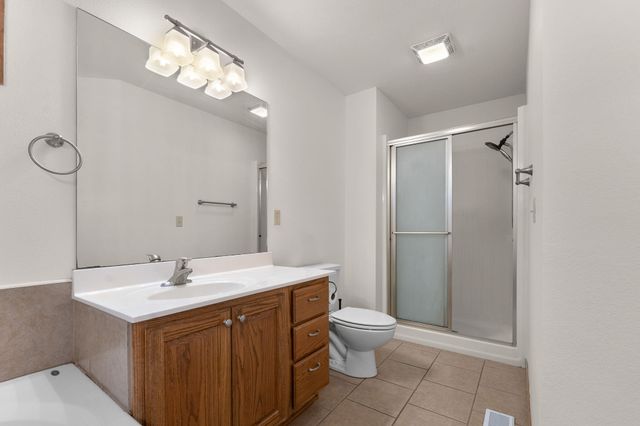 3322 S Saratoga Avenue, Springfield, MO 65804