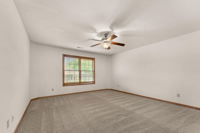3322 S Saratoga Avenue, Springfield, MO 65804