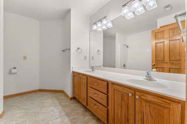 3322 S Saratoga Avenue, Springfield, MO 65804