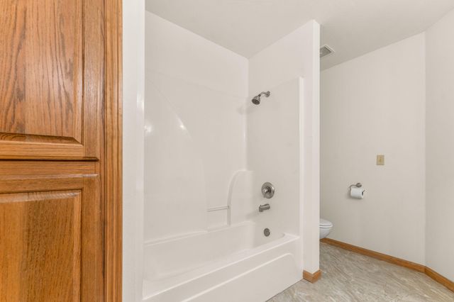 3322 S Saratoga Avenue, Springfield, MO 65804