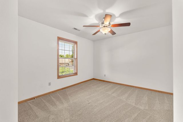 3322 S Saratoga Avenue, Springfield, MO 65804