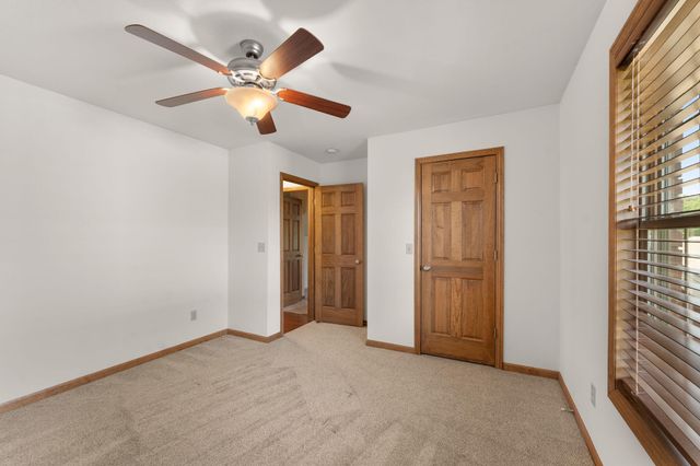 3322 S Saratoga Avenue, Springfield, MO 65804