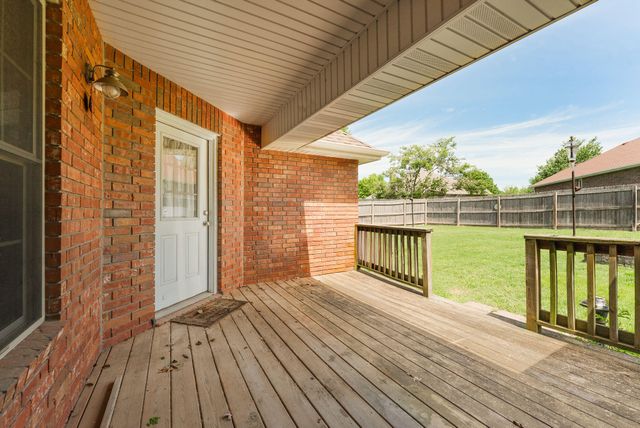3322 S Saratoga Avenue, Springfield, MO 65804