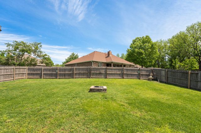 3322 S Saratoga Avenue, Springfield, MO 65804