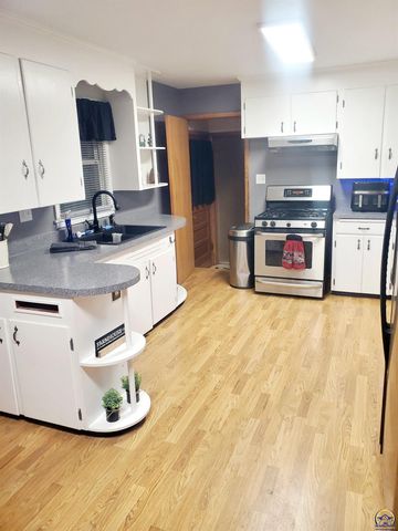 3317 NW Rochester RD, Topeka, KS 66617