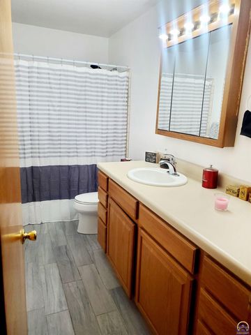 3317 NW Rochester RD, Topeka, KS 66617