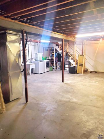 3317 NW Rochester RD, Topeka, KS 66617