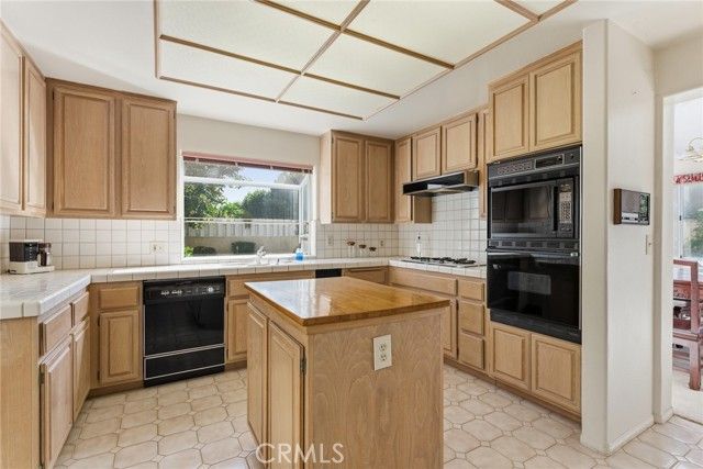 7422 Kyle Court, West Hills (los Angeles), CA 91307