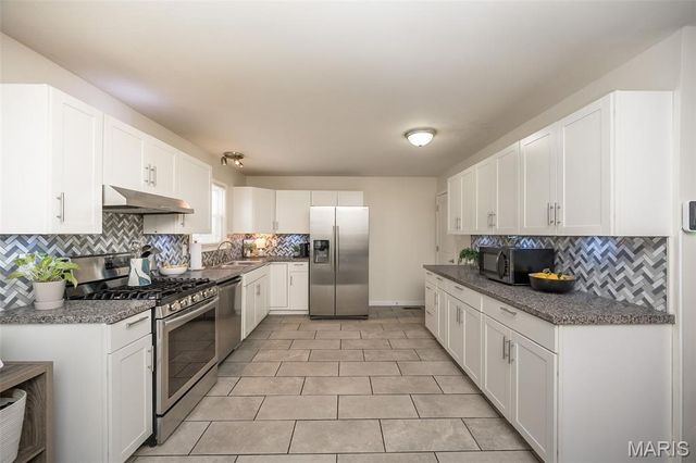 7405 Foxmont Drive, Hazelwood, MO 63042