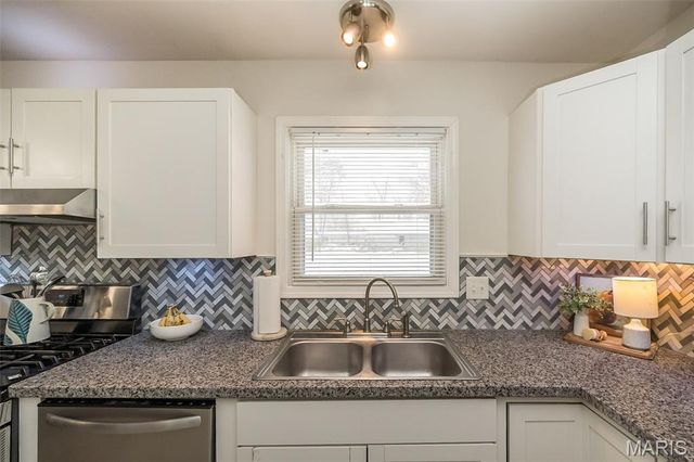 7405 Foxmont Drive, Hazelwood, MO 63042