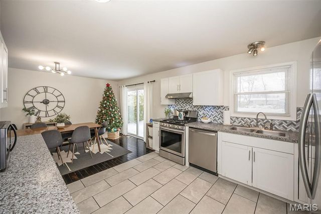 7405 Foxmont Drive, Hazelwood, MO 63042