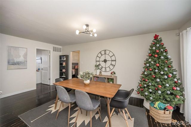 7405 Foxmont Drive, Hazelwood, MO 63042