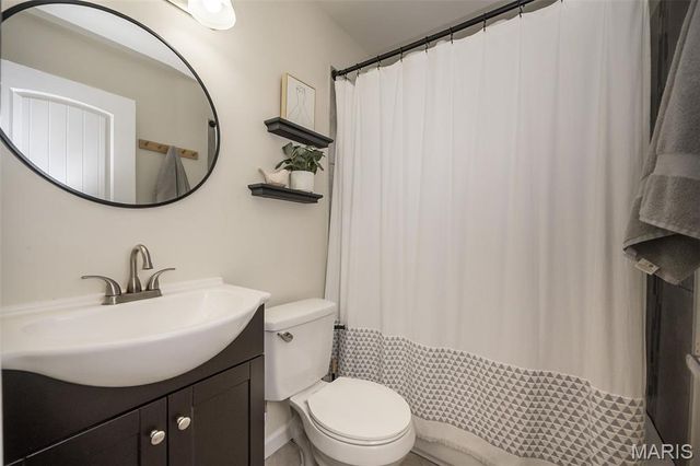 7405 Foxmont Drive, Hazelwood, MO 63042