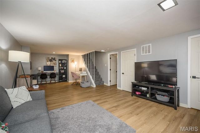 7405 Foxmont Drive, Hazelwood, MO 63042