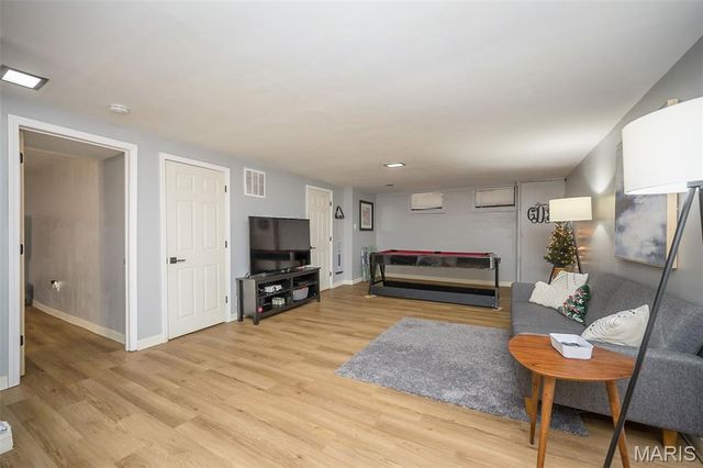 7405 Foxmont Drive, Hazelwood, MO 63042