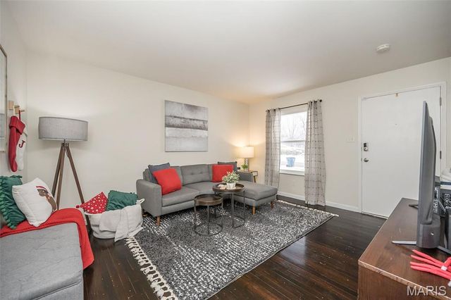 7405 Foxmont Drive, Hazelwood, MO 63042