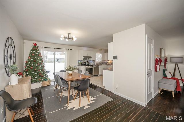 7405 Foxmont Drive, Hazelwood, MO 63042