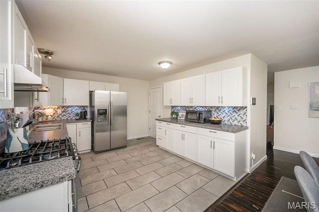 7405 Foxmont Drive, Hazelwood, MO 63042