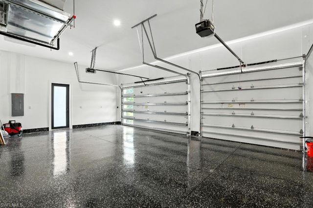 11853 Princess Grace CT, Cape Coral, FL 33991