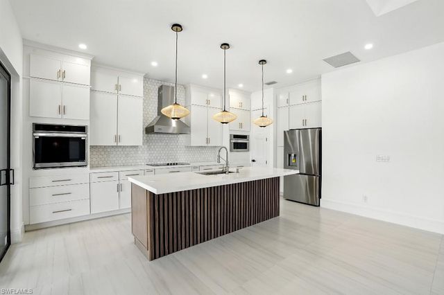 11853 Princess Grace CT, Cape Coral, FL 33991