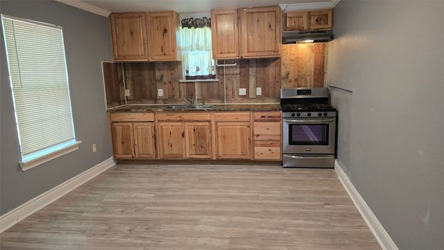 304 E King Street, Sherman, TX 75090