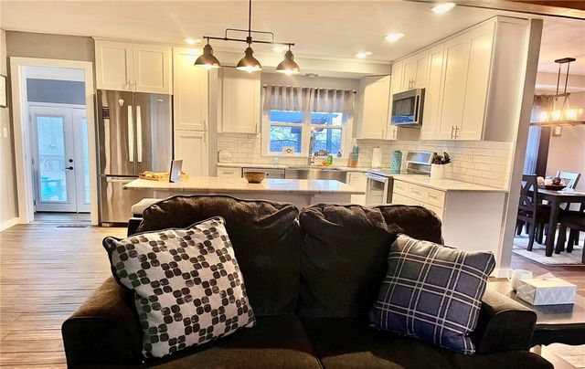 1 Hillcrest Drive, Holiday Island, AR 72631