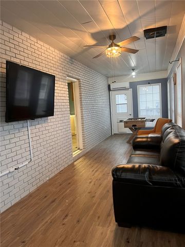 1 Hillcrest Drive, Holiday Island, AR 72631