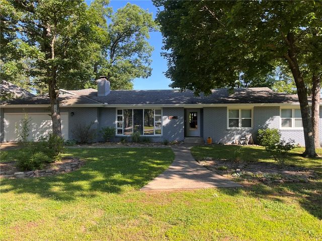 1 Hillcrest Drive, Holiday Island, AR 72631
