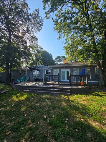 1 Hillcrest Drive, Holiday Island, AR 72631