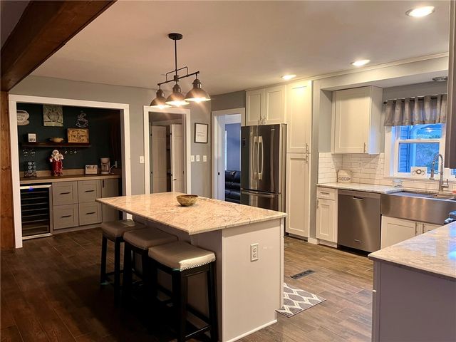 1 Hillcrest Drive, Holiday Island, AR 72631
