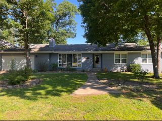 1 Hillcrest Drive, Holiday Island, AR 72631