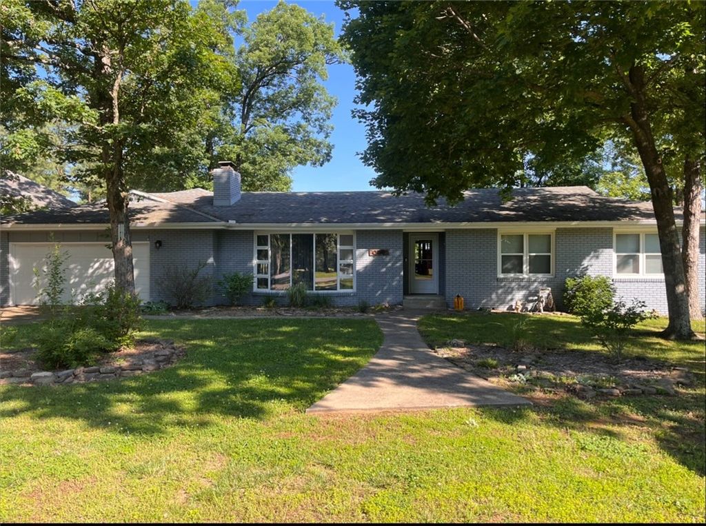 1 Hillcrest Drive, Holiday Island, AR 72631