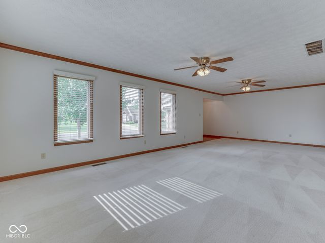 388 Vinewood Drive S, Brownsburg, IN 46112